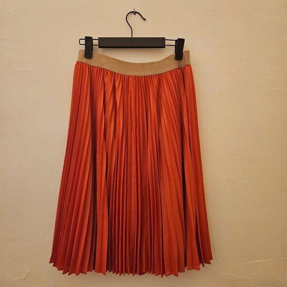 Pleated burnt orange skirt - Picture 1 of 3